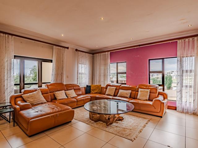 5 Bedroom House For Sale in Mooikloof