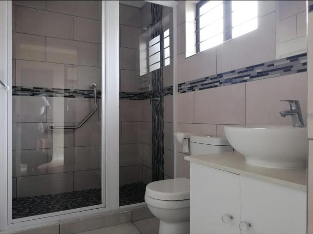5 Bedroom House For Sale in Moorton