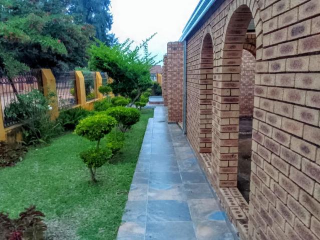 5 Bedroom House For Sale in Mabopane