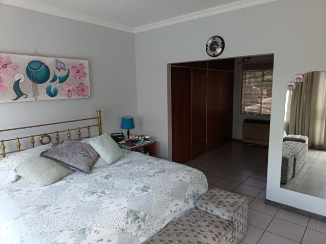 5 Bedroom House For Sale in Magalieskruin