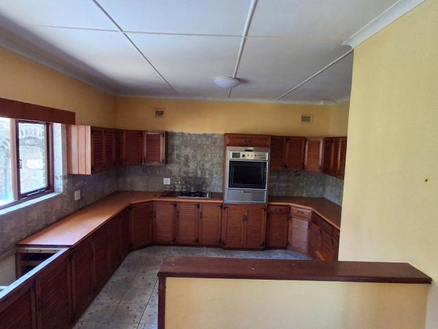 5 Bedroom House For Sale in Manaba Beach