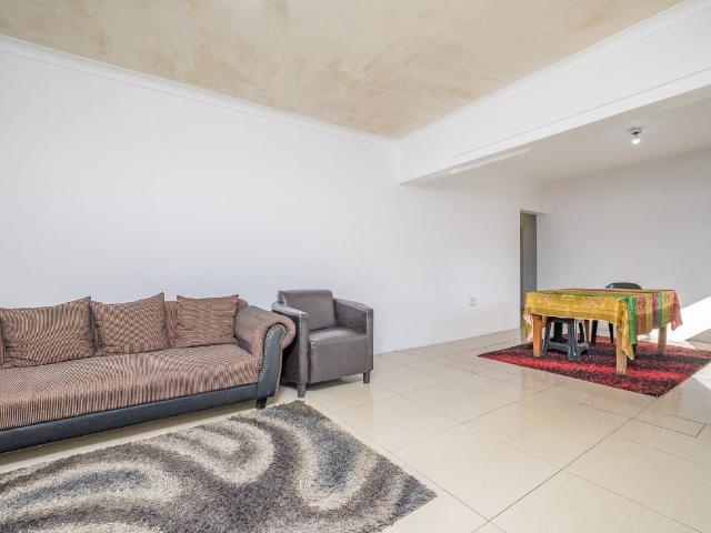 5 Bedroom House For Sale in Manors
