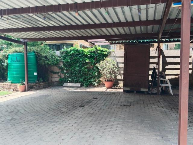 5 Bedroom House For Sale in Marais Steyn Park
