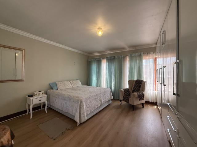 5 Bedroom House For Sale in Meyerspark