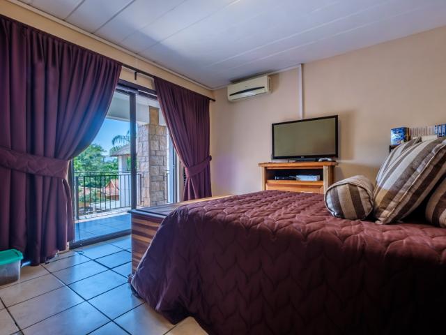 5 Bedroom House For Sale in Meerhof