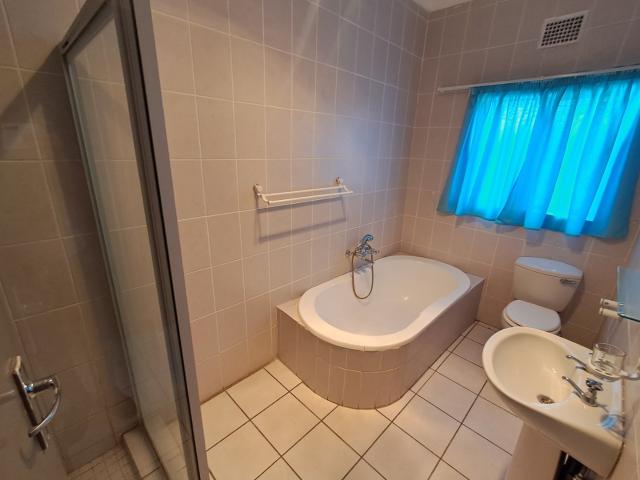 5 Bedroom House For Sale in Meiringspark