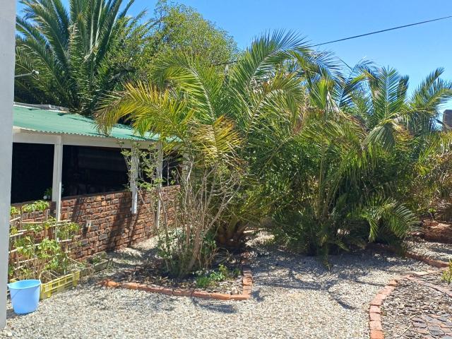 5 Bedroom House For Sale in Middedorp