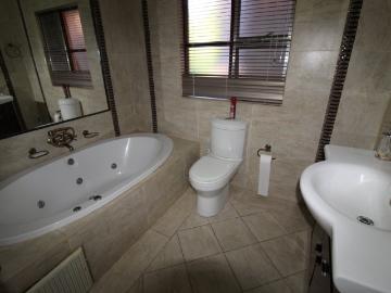 5 Bedroom House For Sale in Miederpark