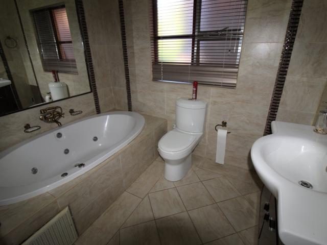 5 Bedroom House For Sale in Miederpark
