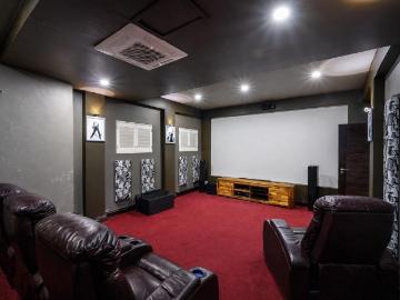 5 Bedroom House For Sale in Mill Park