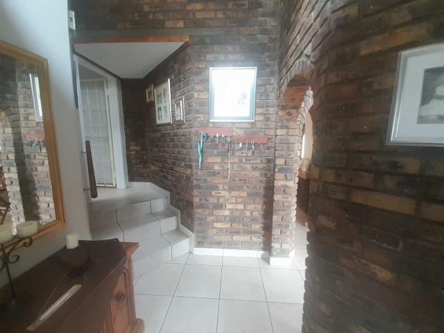 5 Bedroom House For Sale in Mulbarton