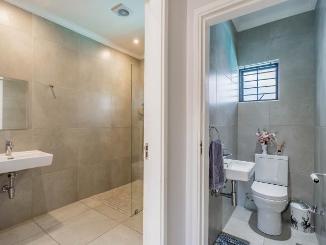 5 Bedroom House For Sale in Musgrave