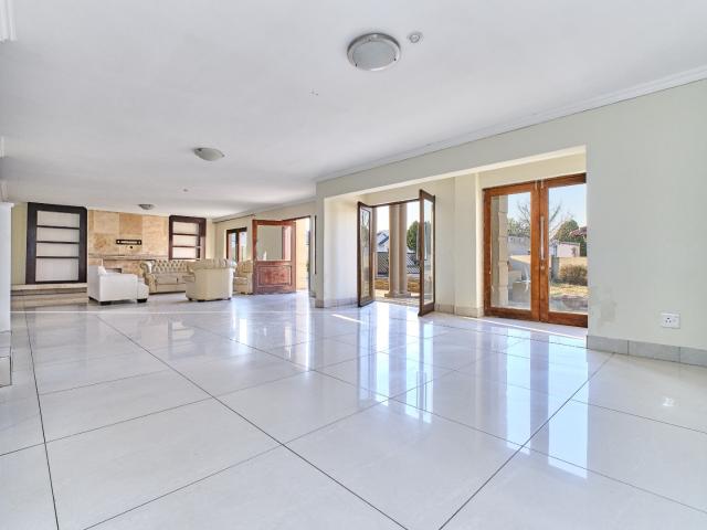 5 Bedroom House For Sale in Noordwyk