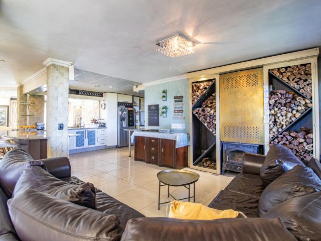 5 Bedroom House For Sale in Northcliff