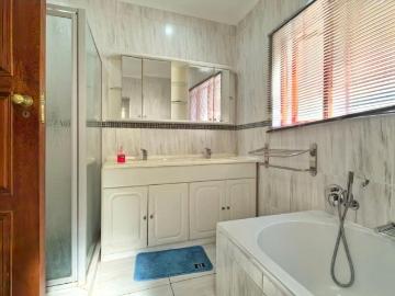 5 Bedroom House For Sale in Northcliff