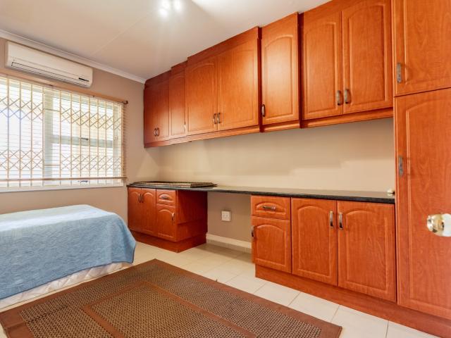 5 Bedroom House For Sale in Somerset Park