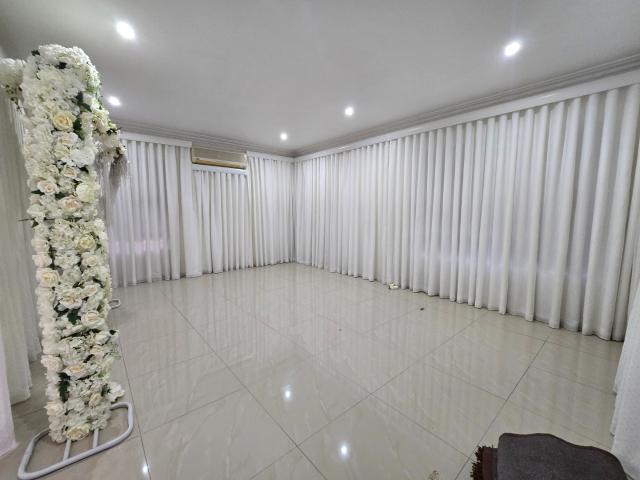5 Bedroom House For Sale in Somerset Park
