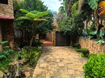 5 Bedroom House For Sale in Safari Gardens