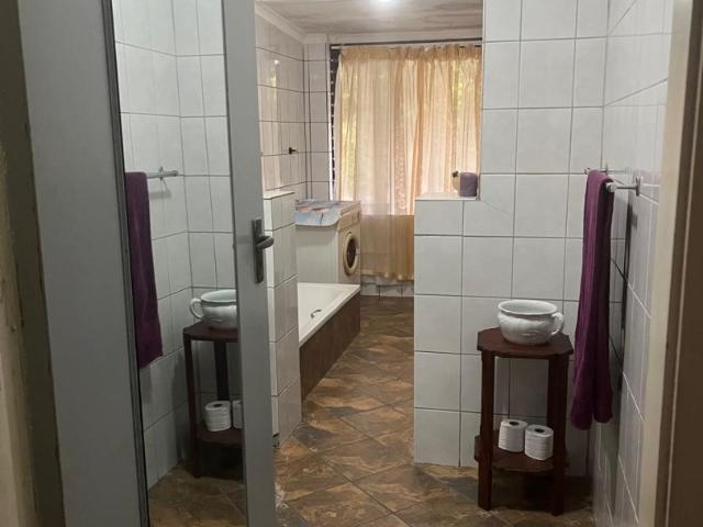 5 Bedroom House For Sale in Salmon Bay
