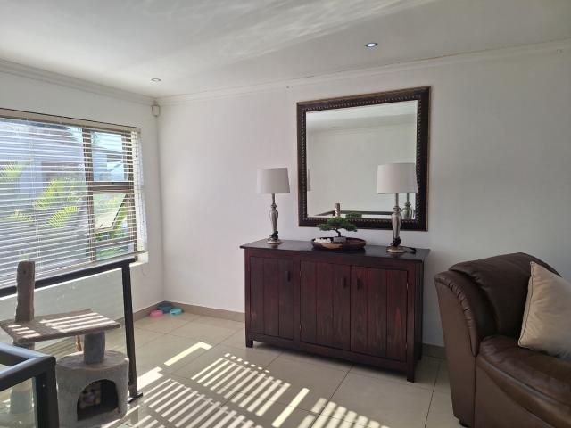 5 Bedroom House For Sale in Salt Rock