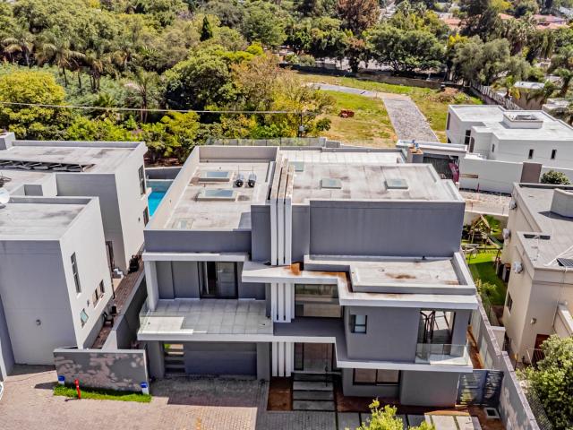 5 Bedroom House For Sale in Sandown