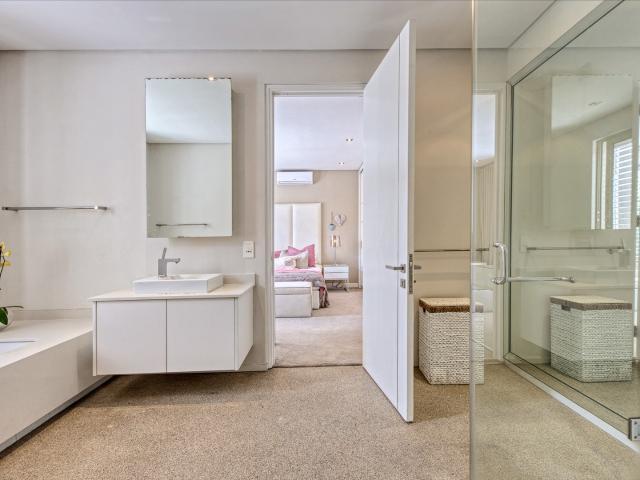 5 Bedroom House For Sale in Sandown