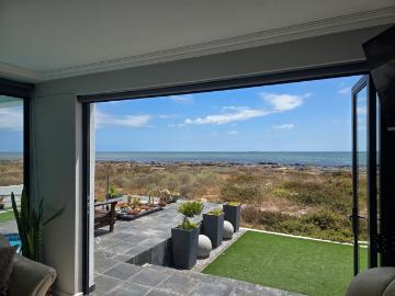 5 Bedroom House For Sale in Sandy Point