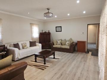 5 Bedroom House For Sale in Scottsville