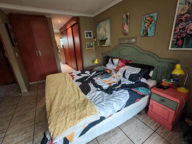 5 Bedroom House For Sale in Selcourt