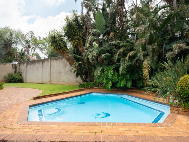 5 Bedroom House For Sale in Senderwood