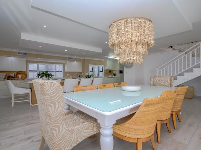 5 Bedroom House For Sale in Sheffield Beach