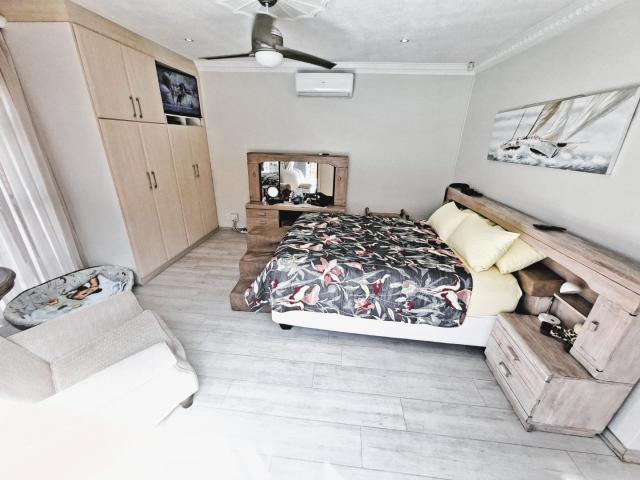 5 Bedroom House For Sale in Shelly Beach