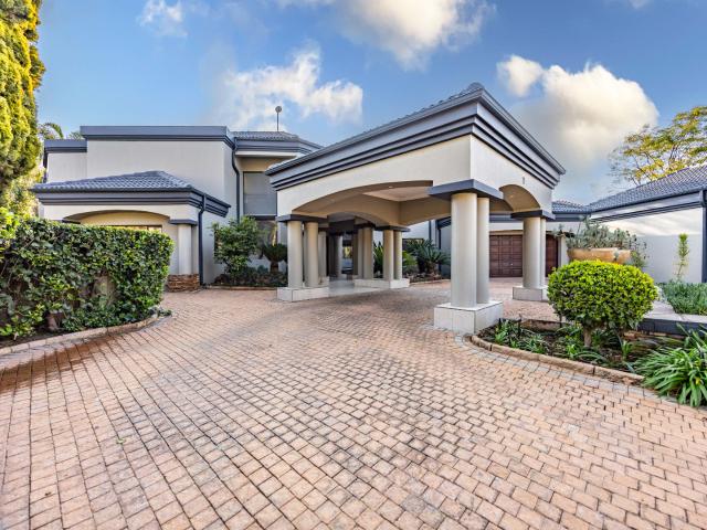 5 Bedroom House For Sale in Silver Lakes Golf Estate
