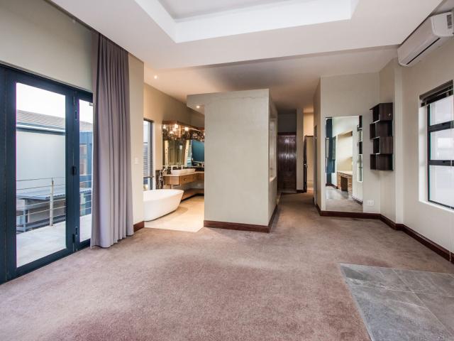 5 Bedroom House For Sale in Silver Lakes Golf Estate