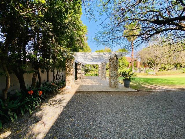 5 Bedroom House For Sale in Silver Lakes Golf Estate