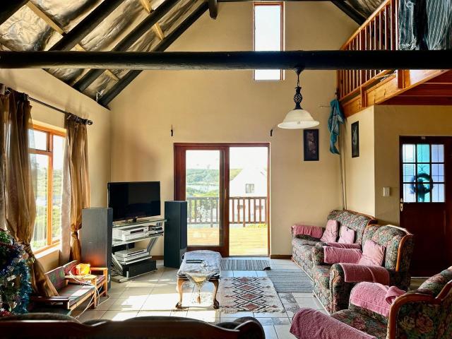 5 Bedroom House For Sale in Stilbaai Wes