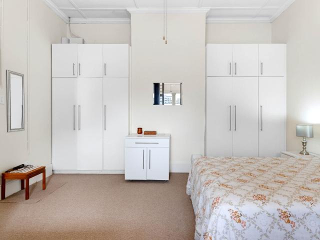 5 Bedroom House For Sale in Strand North