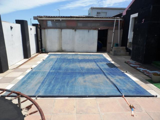5 Bedroom House For Sale in Strandfontein
