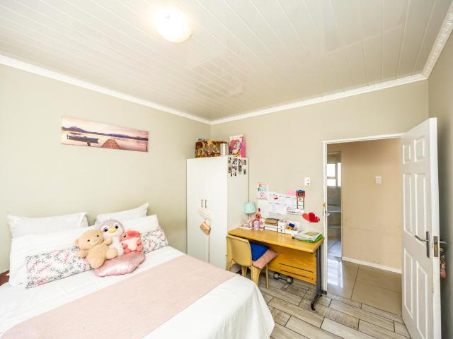 5 Bedroom House For Sale in Summerpride