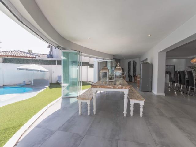 5 Bedroom House For Sale in Sunset Beach