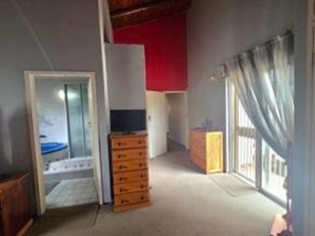 5 Bedroom House For Sale in Sunward Park