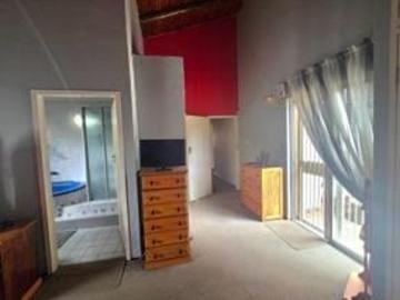 5 Bedroom House For Sale in Sunward Park