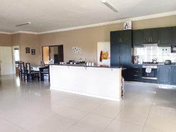 5 Bedroom House For Sale in Port Edward