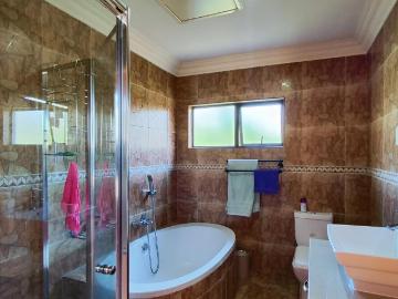5 Bedroom House For Sale in Parkhaven