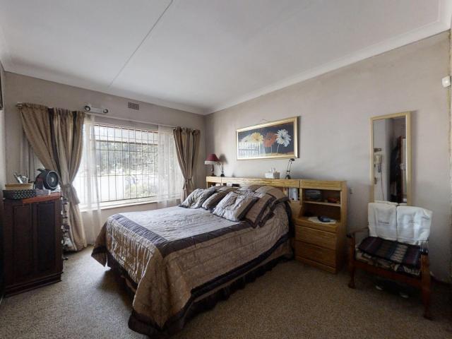 5 Bedroom House For Sale in Parkhill Gardens