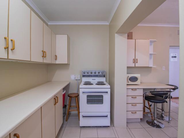 5 Bedroom House For Sale in Parkhill Gardens