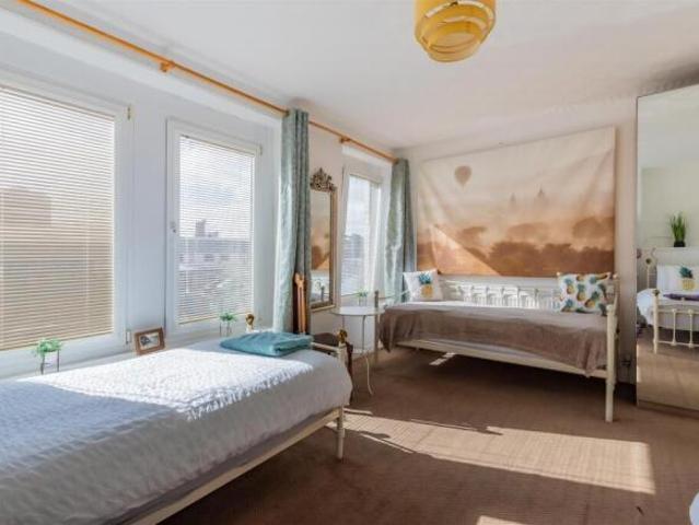 5 bedroom house for sale in Penarth Road, Cardiff, CF10