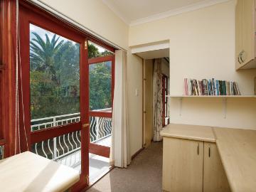 5 Bedroom House For Sale in Plumstead