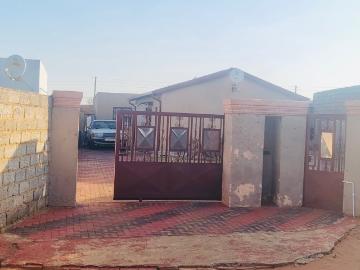 5 Bedroom House For Sale in Protea Glen
