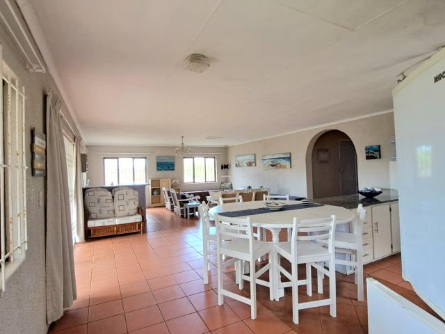 5 Bedroom House For Sale in Pumula